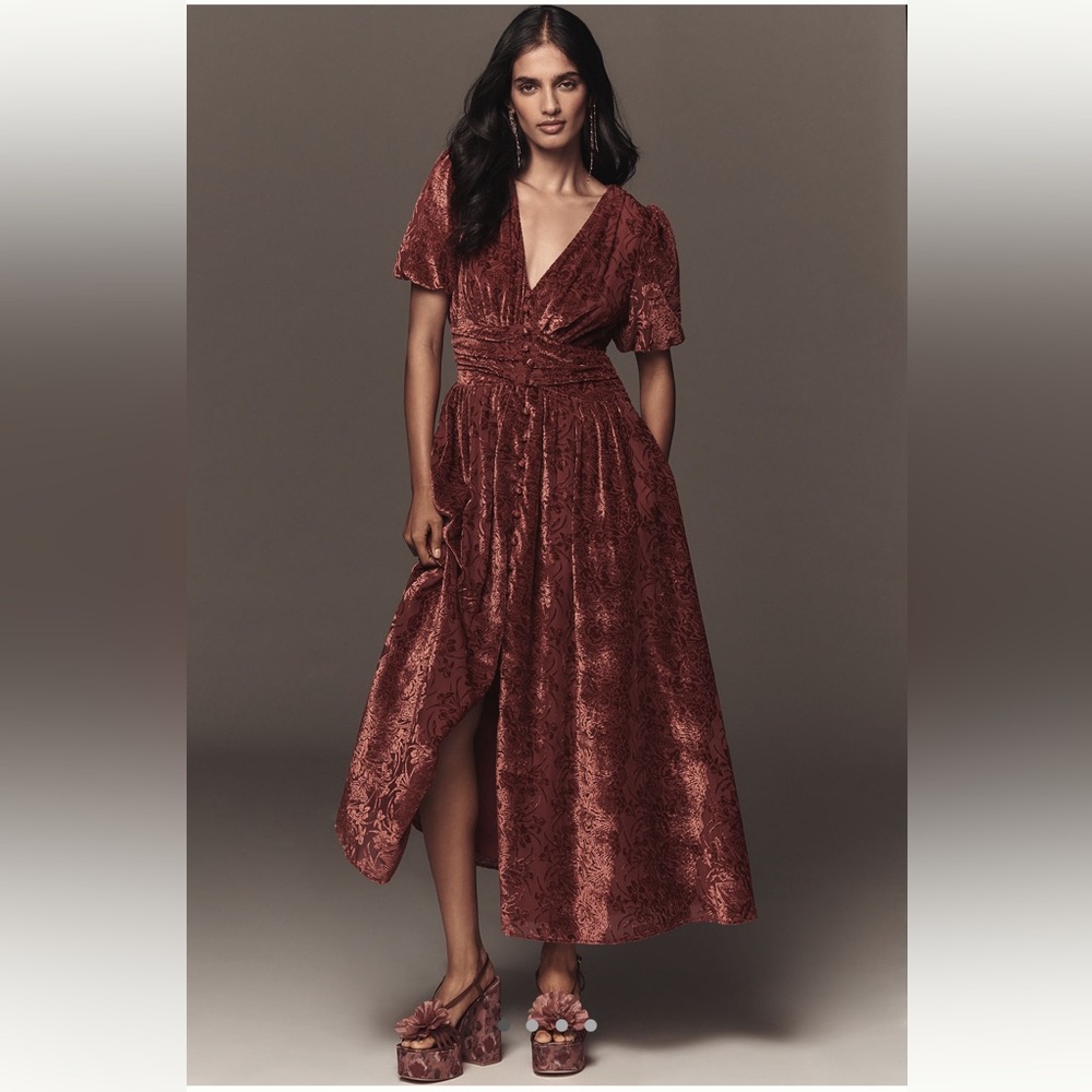 Anthropologie Red Velvet Jacquard Midi Dress – NWT
Size XS